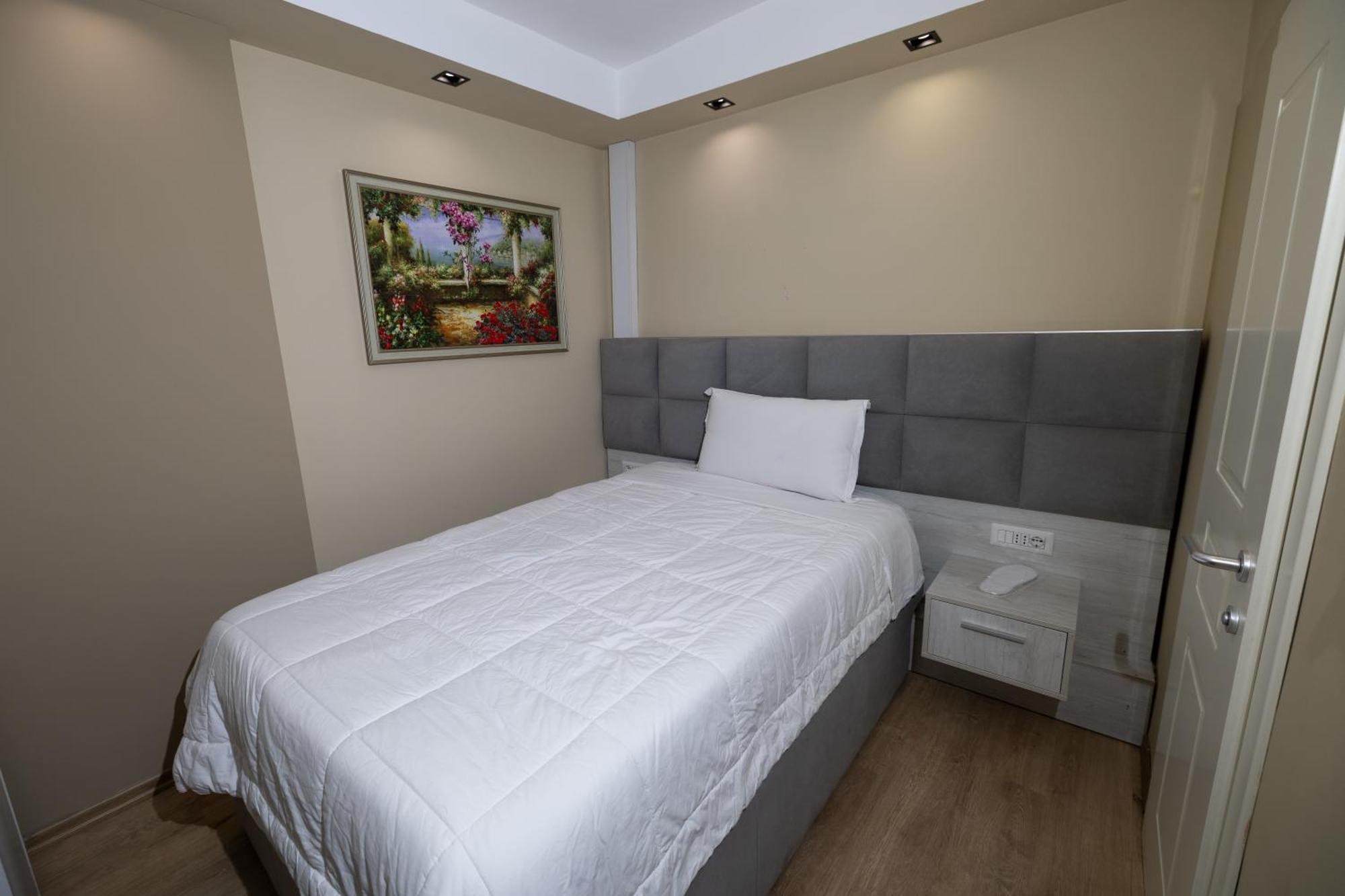 4R Colombo Hotel Tiranë Eksteriør bilde