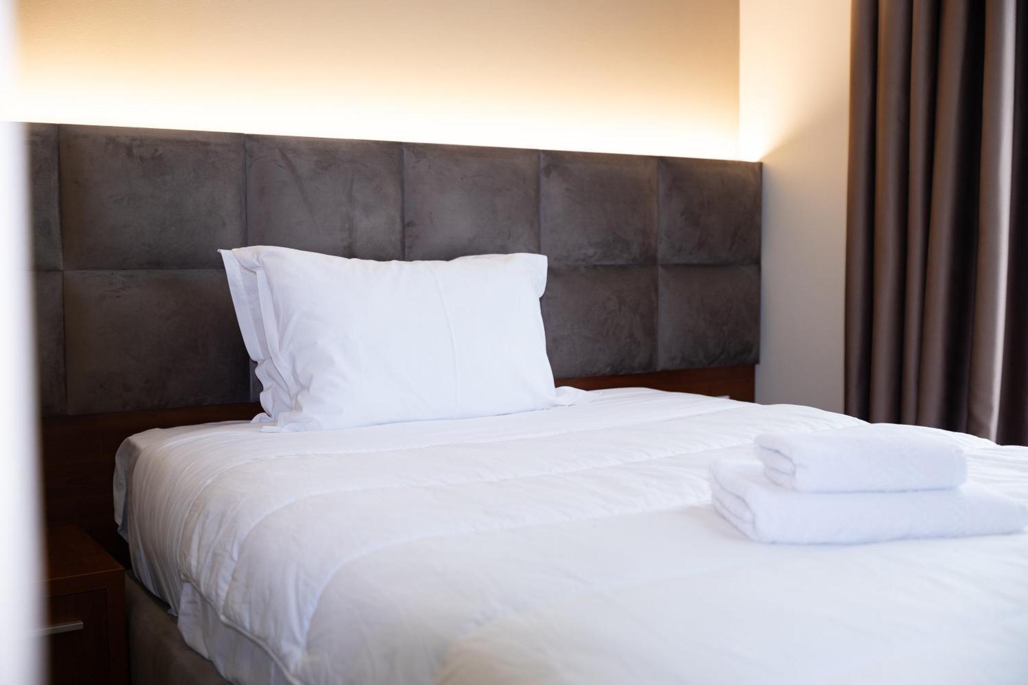4R Colombo Hotel Tiranë Eksteriør bilde