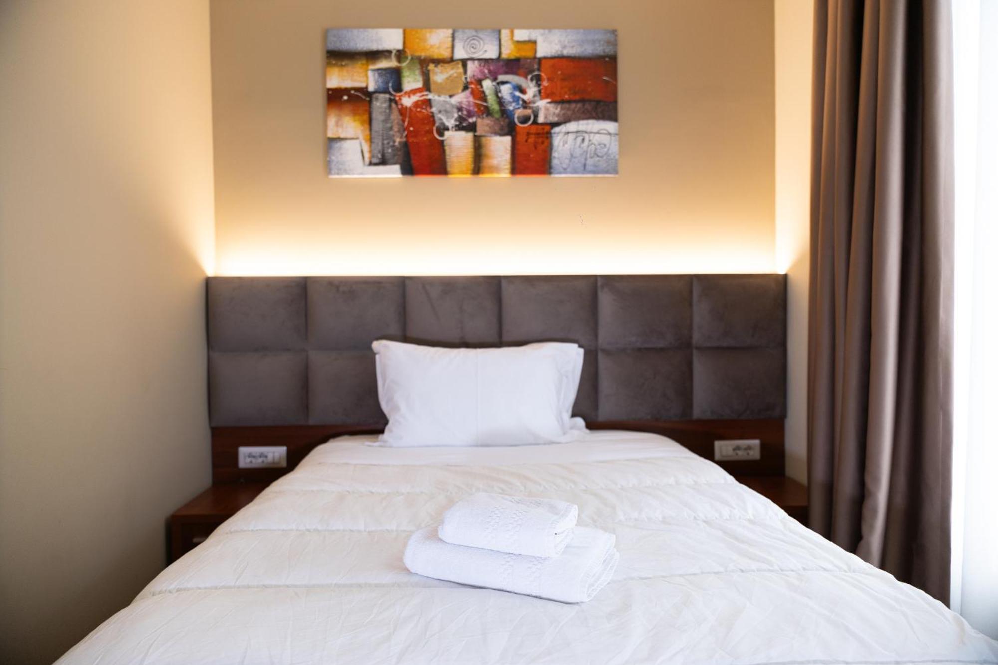 4R Colombo Hotel Tiranë Eksteriør bilde